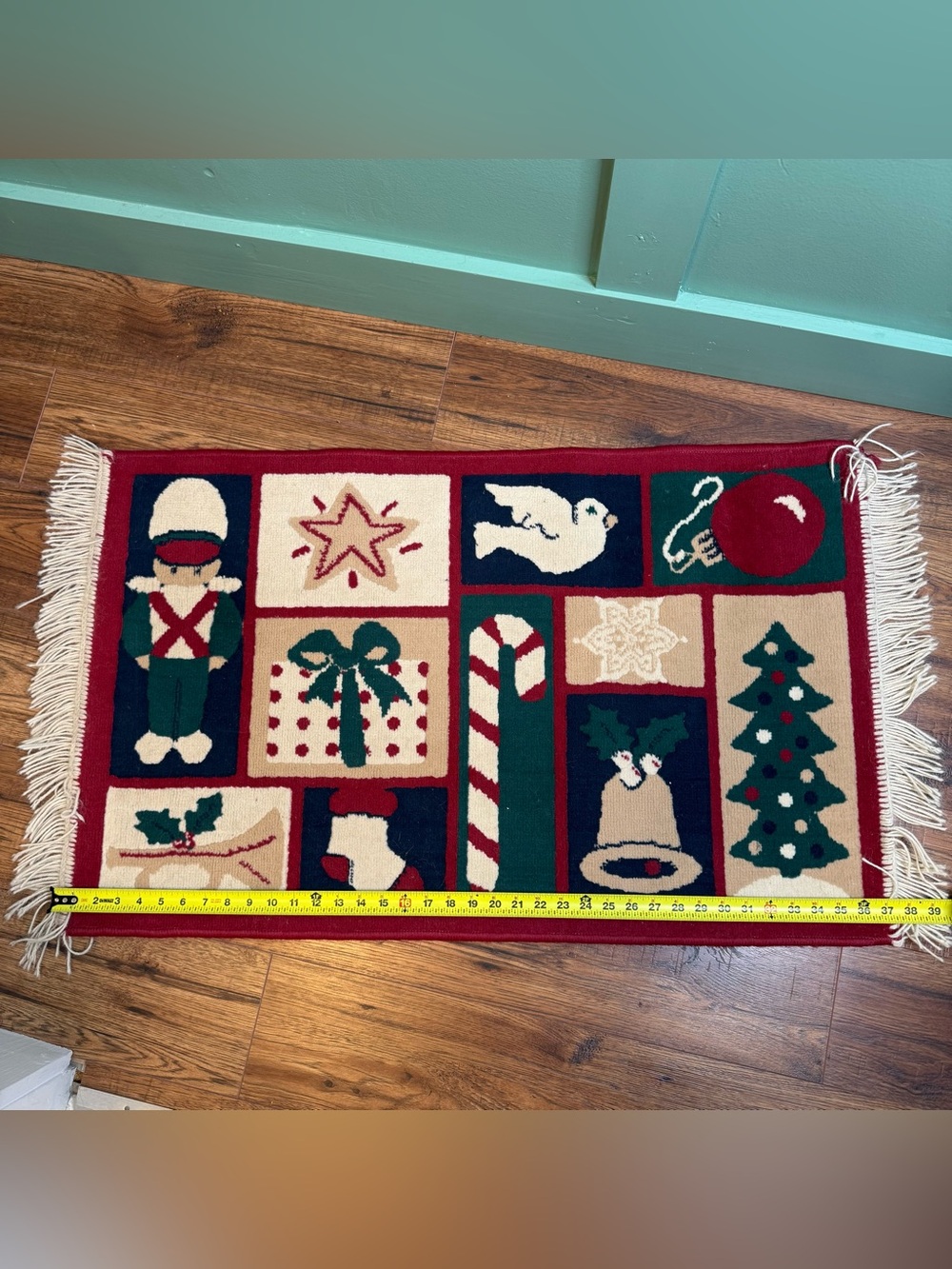 Vintage Christmas Rug Fringed Seasonal Holiday Motif Mat Hooked Woven Winter 90s - Picture 12 of 13